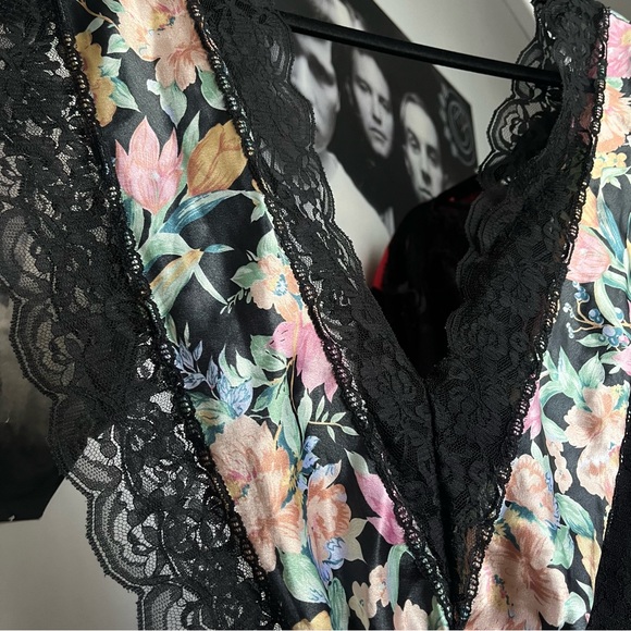 1980s v thong bodysuit lingerie - Picture 4 of 5